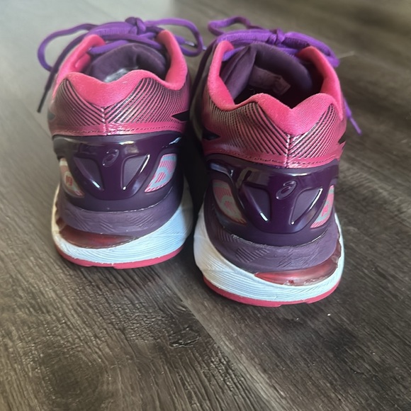 Asics Women's Gel Nimbus 19 Shoes - Women’s Size 8.5 Burgundy/ Pre-Loved - Picture 3 of 6